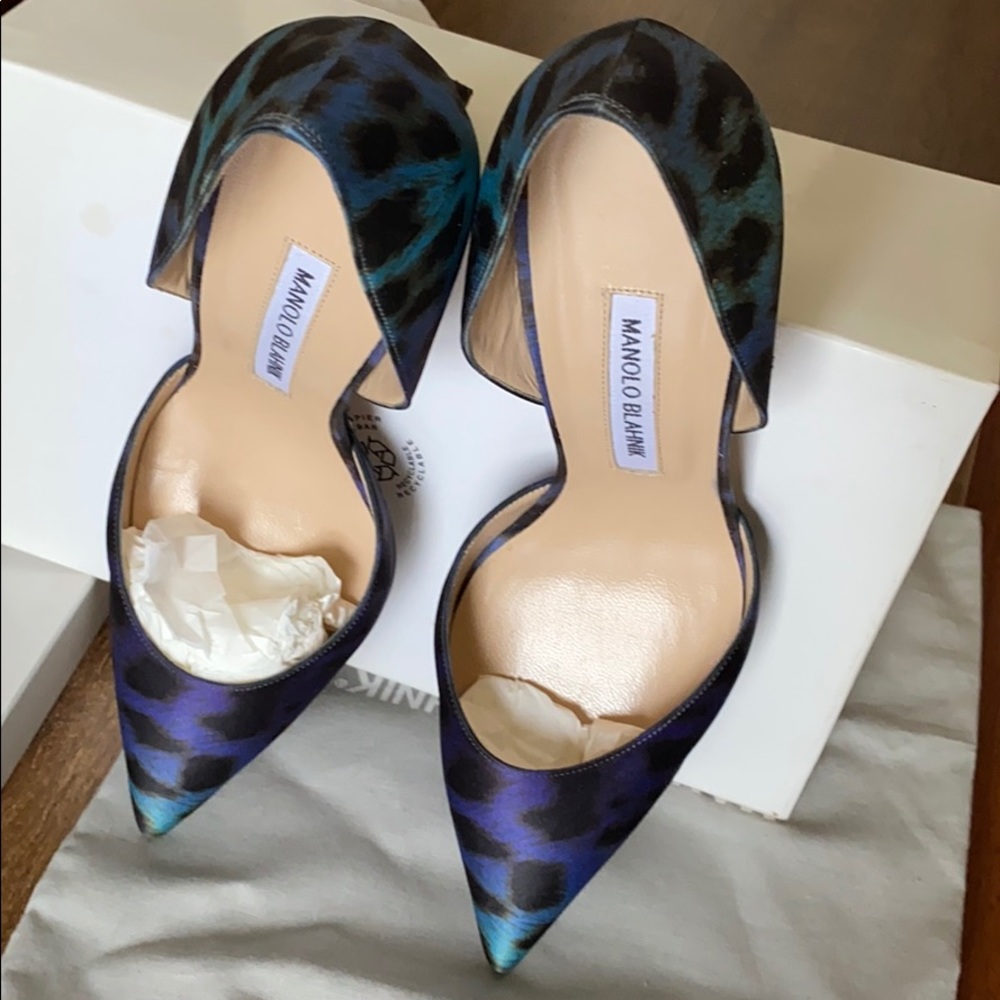 Manolo Blahnik Leopard Fabric Pump - Picture 6 of 16
